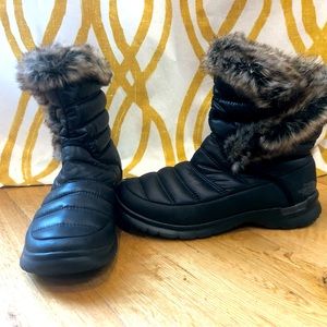 Winter boots almost new!North Face very good condition